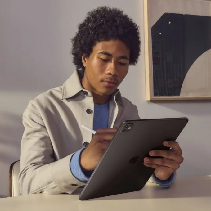 APPLE iPad Pro 11-inch 2TB Cellular Silver M4 Chip - iPadOS, USB-C, 16GB RAM — image 4