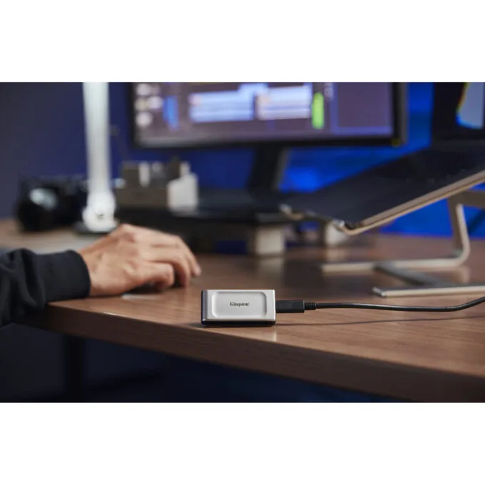 Kingston XS2000 Portable SSD - 4TB - USB-C 3.2 Gen2, 2000 MB/s, Black/Silver — image 11