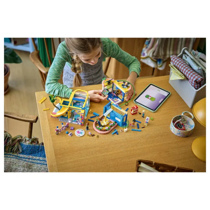 LEGO 42689 Friends Heartlake City Freundschafts-Clubhaus — image 9