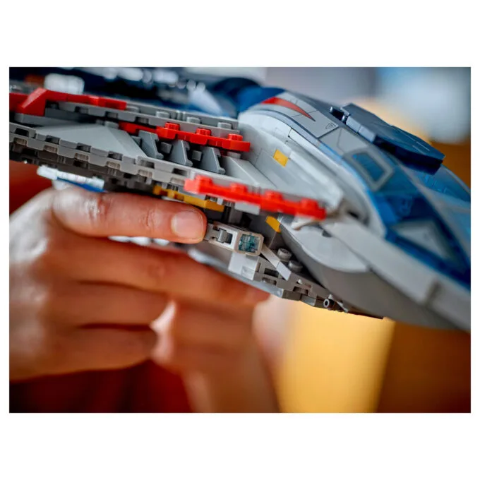 LEGO 76325 Marvel Super Heroes Avengers: Age of Ultron Quinjet — image 15