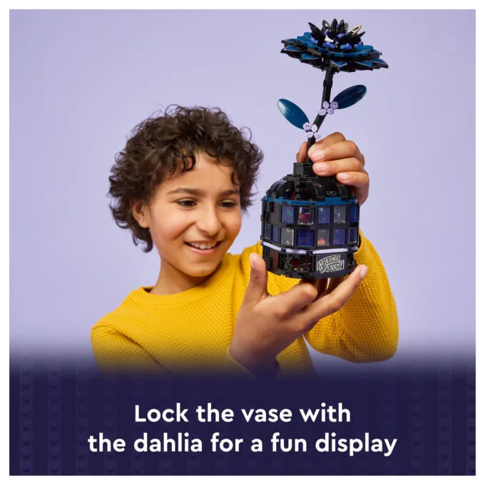 LEGO 76784 Wednesday Schwarze Dahlie — image 25