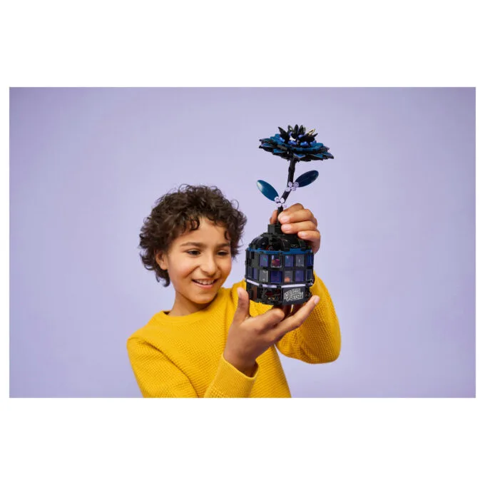 LEGO 76784 Wednesday Schwarze Dahlie — image 27