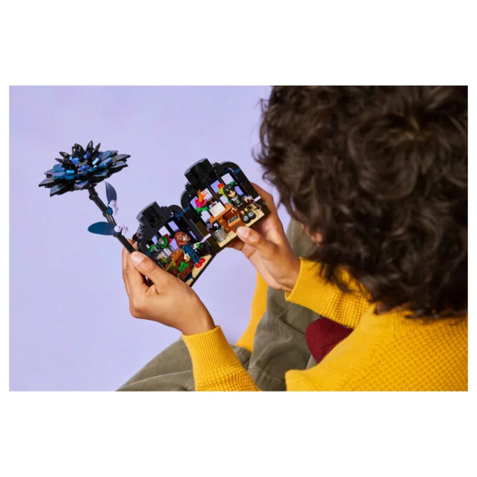 LEGO 76784 Wednesday Schwarze Dahlie — image 28