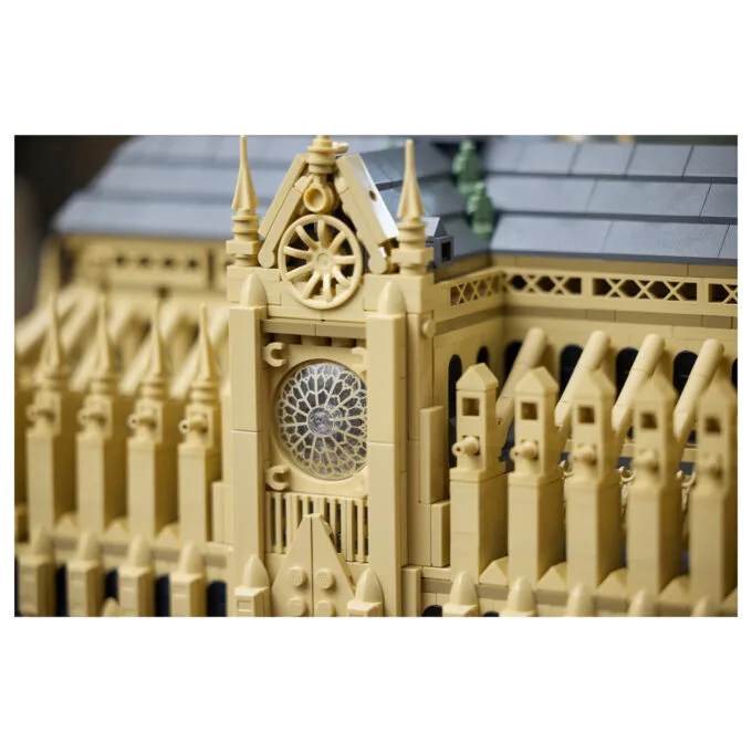 LEGO Architecture Notre-Dame de Paris 21061 — image 15