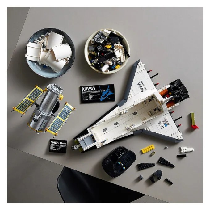 LEGO Creator Expert - NASA-Spaceshuttle Discovery — image 17