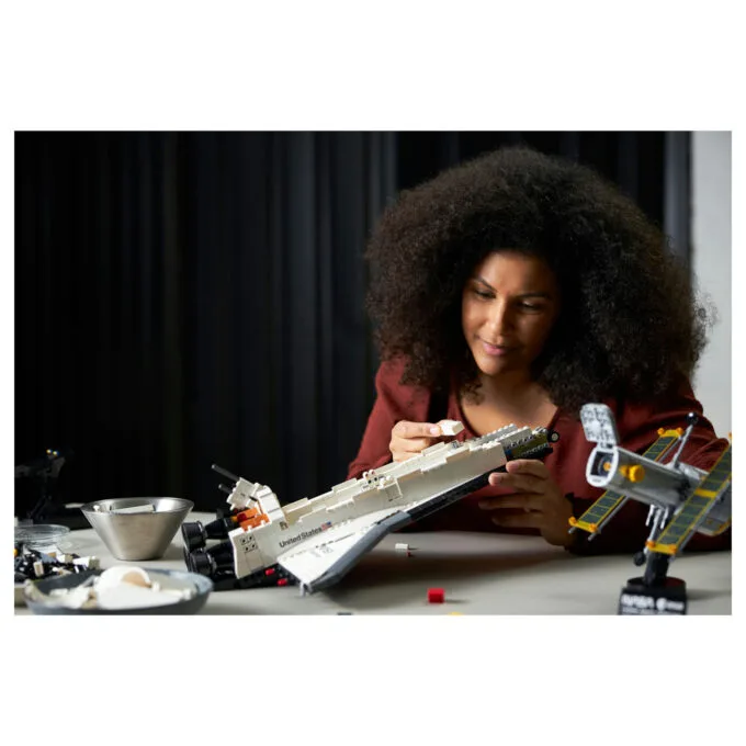LEGO Creator Expert - NASA-Spaceshuttle Discovery — image 3