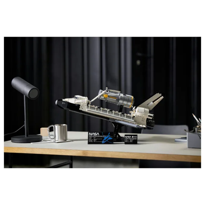 LEGO Creator Expert - NASA-Spaceshuttle Discovery — image 31