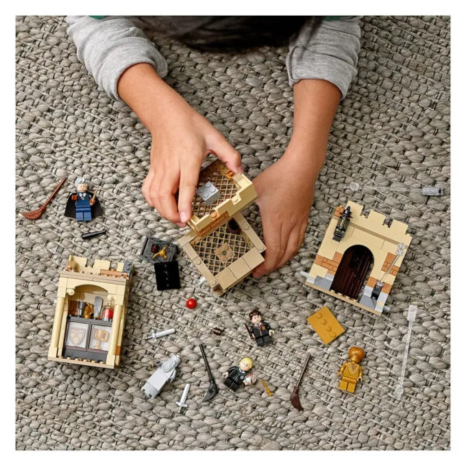 LEGO Harry Potter Hogwarts Erste Flugstunde 76395 — image 5