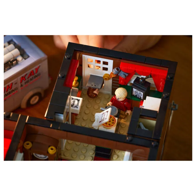 LEGO Ideas 21330 Home Alone — image 22