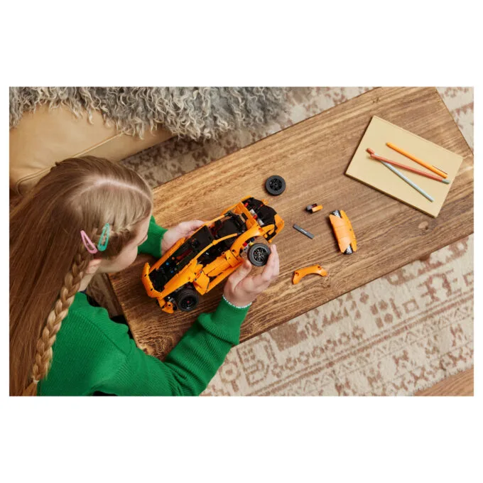 LEGO Technic 42196 Lamborghini Huracán Tecnica Orange — image 10