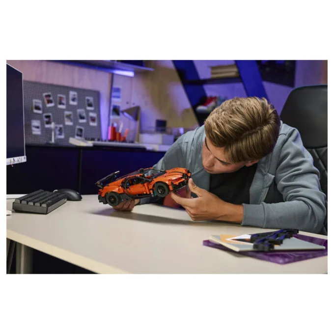 LEGO Technic 42222 Bugatti Chiron Pur Sport Hypercar — image 13
