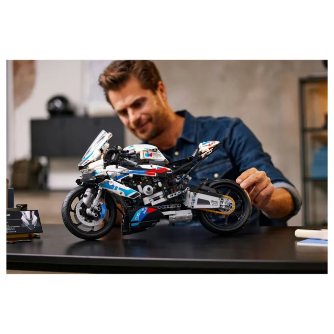 LEGO Technic BMW M 1000 RR 42130 — image 13