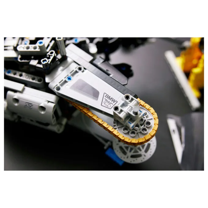 LEGO Technic BMW M 1000 RR 42130 — image 14