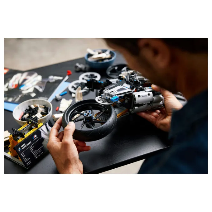 LEGO Technic BMW M 1000 RR 42130 — image 18