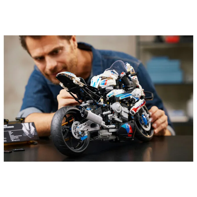 LEGO Technic BMW M 1000 RR 42130 — image 32