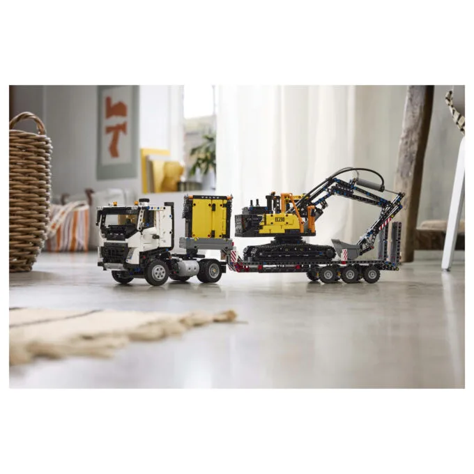 LEGO Technic Volvo FMX LKW mit EC230 Electric Raupenbagger 42175 — image 15