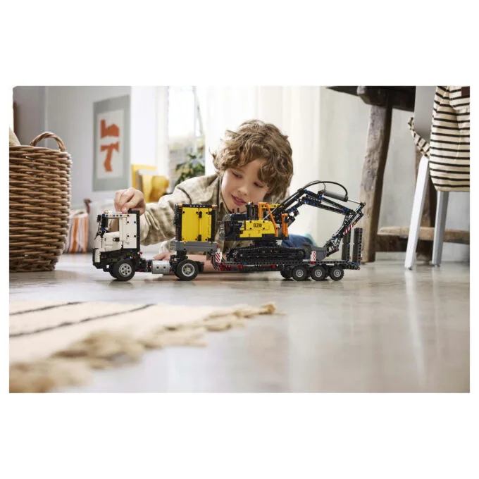 LEGO Technic Volvo FMX LKW mit EC230 Electric Raupenbagger 42175 — image 29