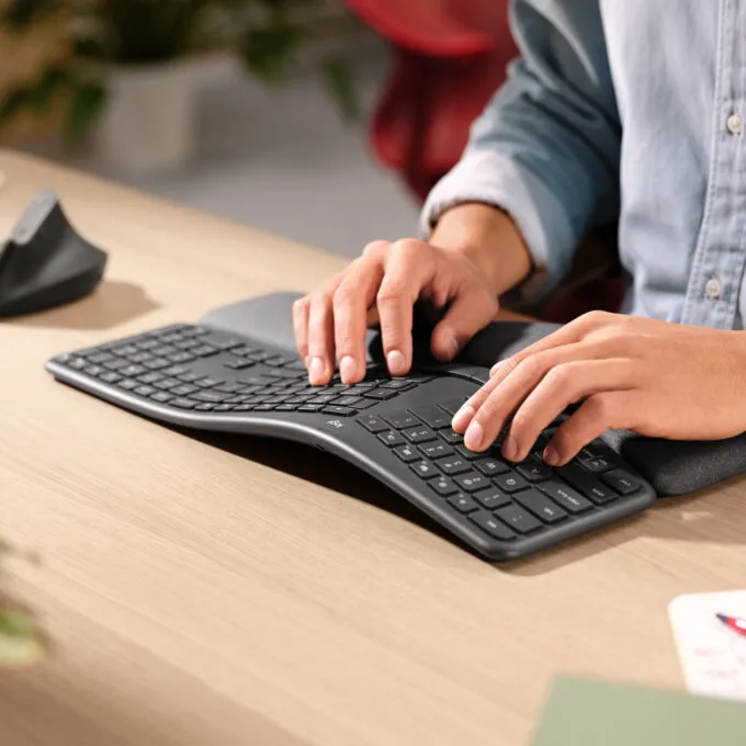 Logitech ERGO K860 Wireless Ergonomic Keyboard - Graphite - US International, Bluetooth 5.0 & 2.4GHz — image 2