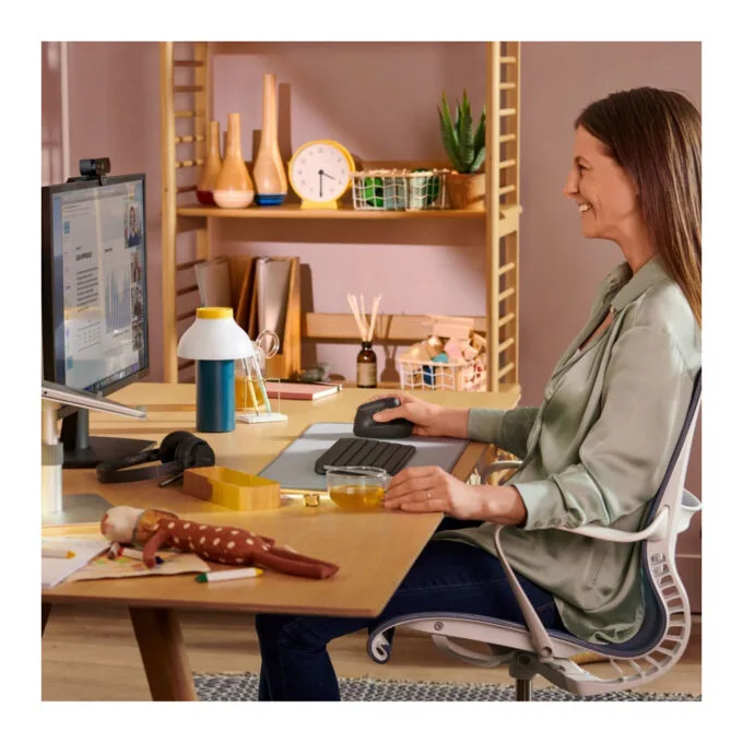 Logitech Lift Vertical Ergonomic Mouse 910-006473 Graphite Silent 4000 DPI — image 4