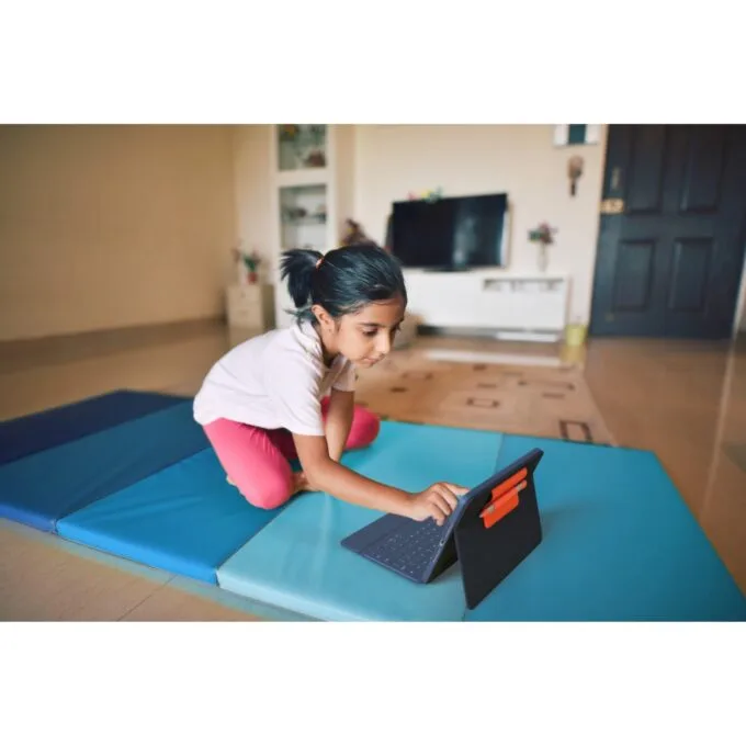 Logitech Rugged Combo 3 for iPad Gen. 7/8 - Classic Blue - Education — image 9