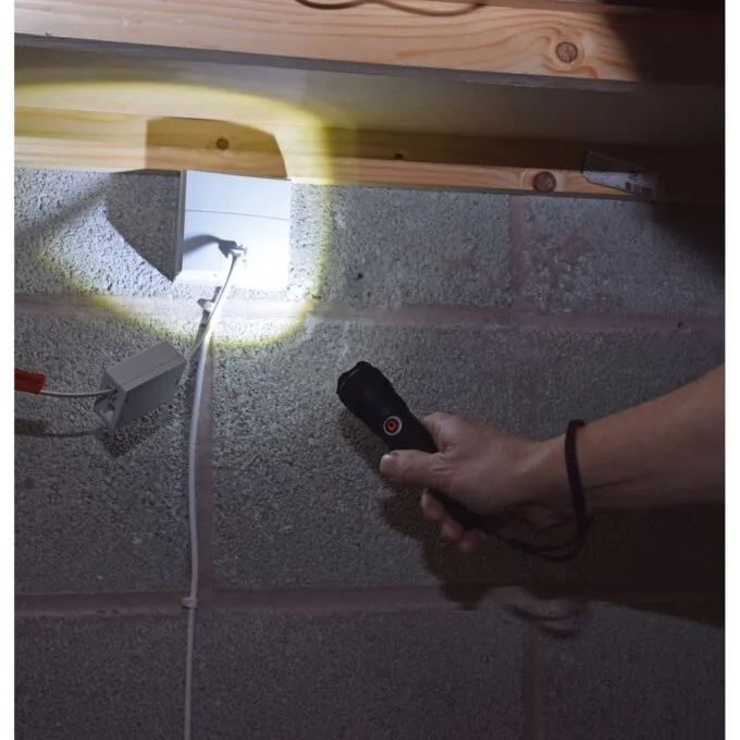 Mercury Rechargeable LED Torch with Window Breaker & SOS Function - 410.307UK - Window Breaker & SOS Function — image 4