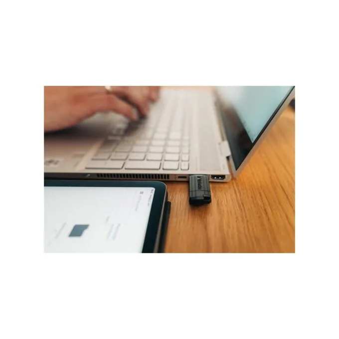 Verbatim USB Drive - Pinstripe - USB 2.0 - 16GB - Black — image 8