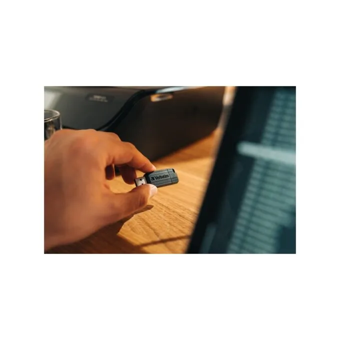 Verbatim USB Drive - Pinstripe - USB 2.0 - 16GB - Black — image 9