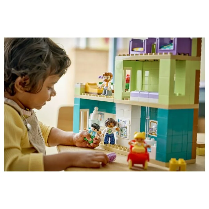 10470 DUPLO Town Modernes Familienhaus mit Figuren - 3-in-1-Set — image 2