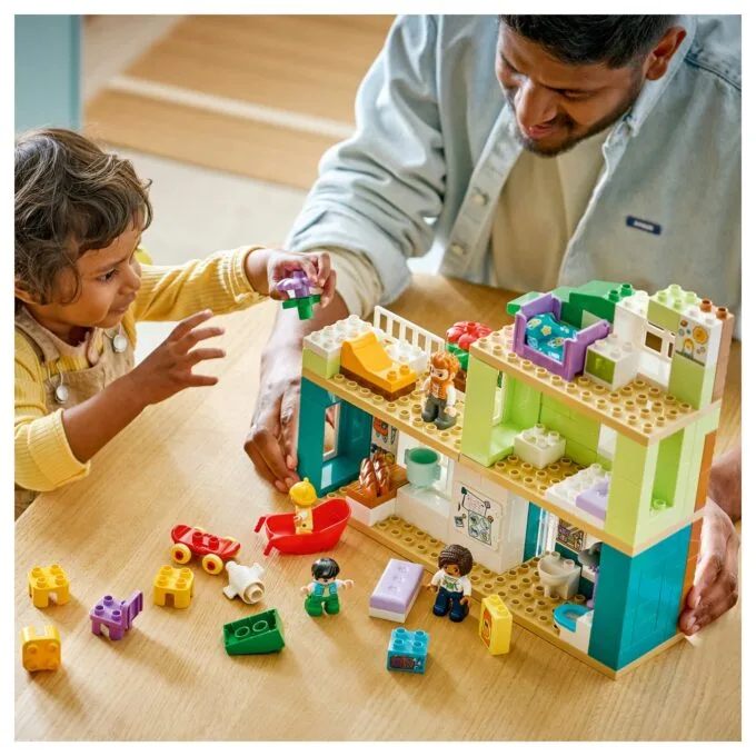 10470 DUPLO Town Modernes Familienhaus mit Figuren - 3-in-1-Set — image 4