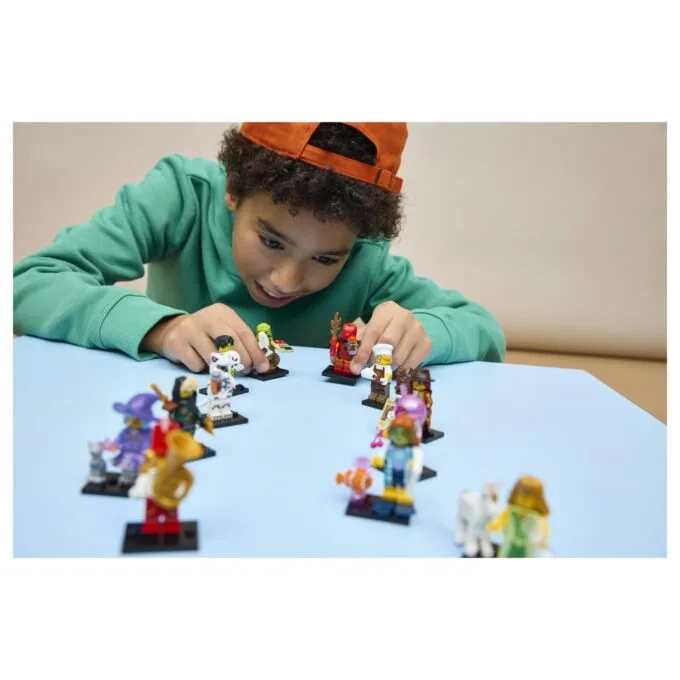 71052 LEGO 71052 Minifigures TBA — image 5
