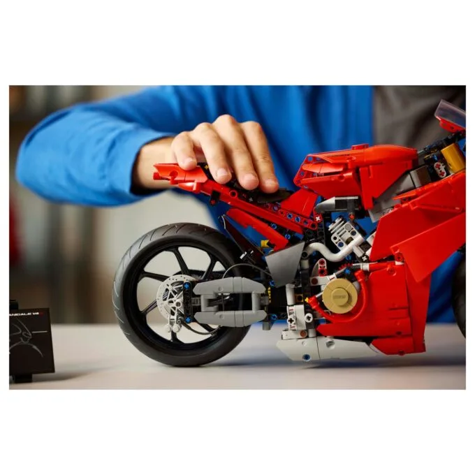 LEGO 42202 Technic Ducati Panigale V4 S Motorrad — image 14
