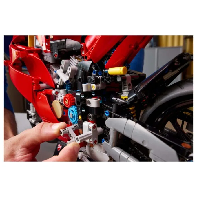 LEGO 42202 Technic Ducati Panigale V4 S Motorrad — image 15