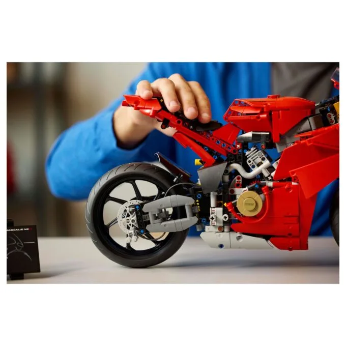 LEGO 42202 Technic Ducati Panigale V4 S Motorrad — image 17