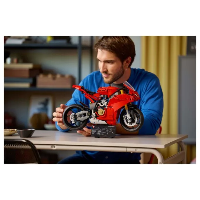 LEGO 42202 Technic Ducati Panigale V4 S Motorrad — image 24