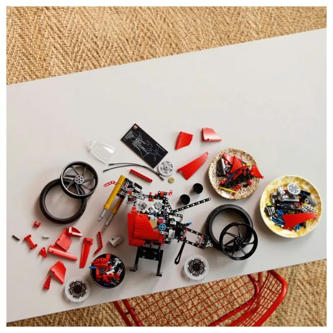 LEGO 42202 Technic Ducati Panigale V4 S Motorrad — image 35