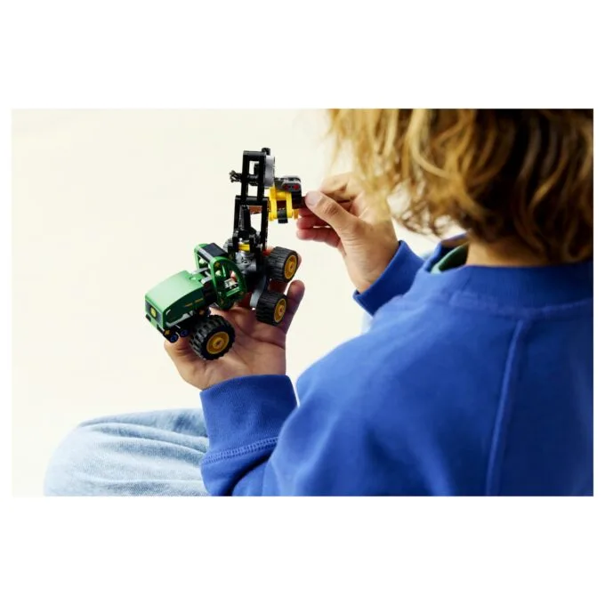 LEGO 42218 Technic John Deere 1470H Rad-Harvester — image 30