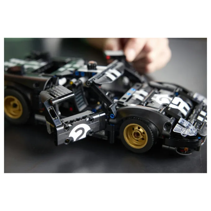 LEGO 42223 Technic 1966 Ford GT40 MKII Rennwagen — image 14