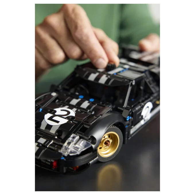 LEGO 42223 Technic 1966 Ford GT40 MKII Rennwagen — image 15