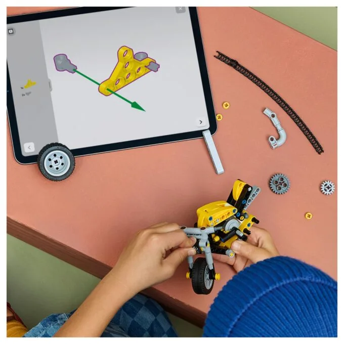 LEGO 42225 Technic Gelbes Motorrad — image 29