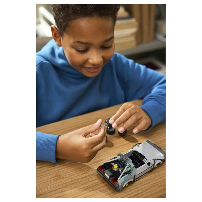 LEGO Speed Champions 77256 Zeitmaschine aus Zurück in die Zukunft — image 27