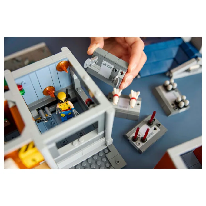 LEGO Super Heroes 76294 X-Men: X-Mansion — image 12