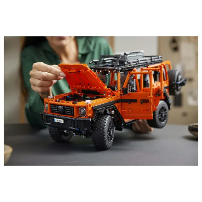 LEGO Technic Mercedes-Benz G500 Professional Line 42177 — image 17