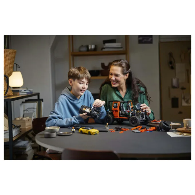 LEGO Technic Mercedes-Benz G500 Professional Line 42177 — image 19
