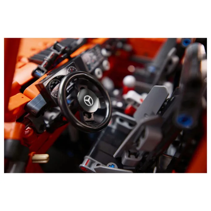 LEGO Technic Mercedes-Benz G500 Professional Line 42177 — image 22