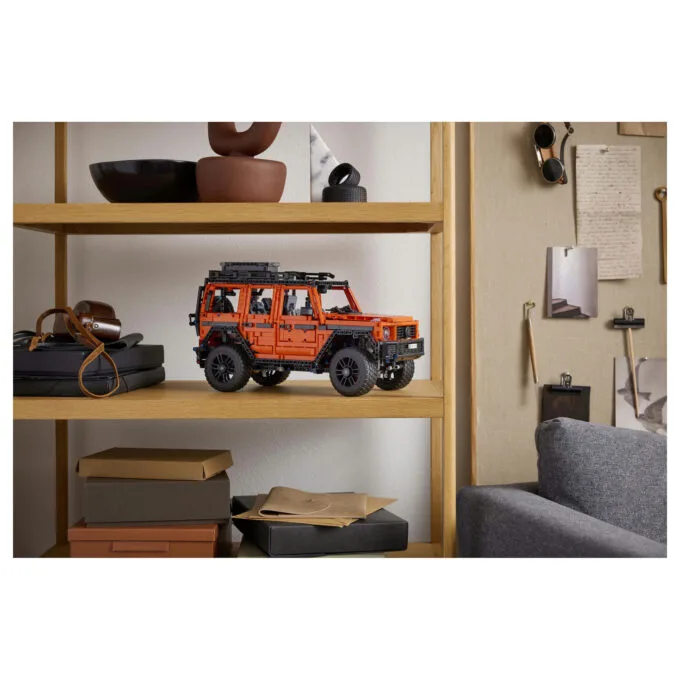 LEGO Technic Mercedes-Benz G500 Professional Line 42177 — image 26