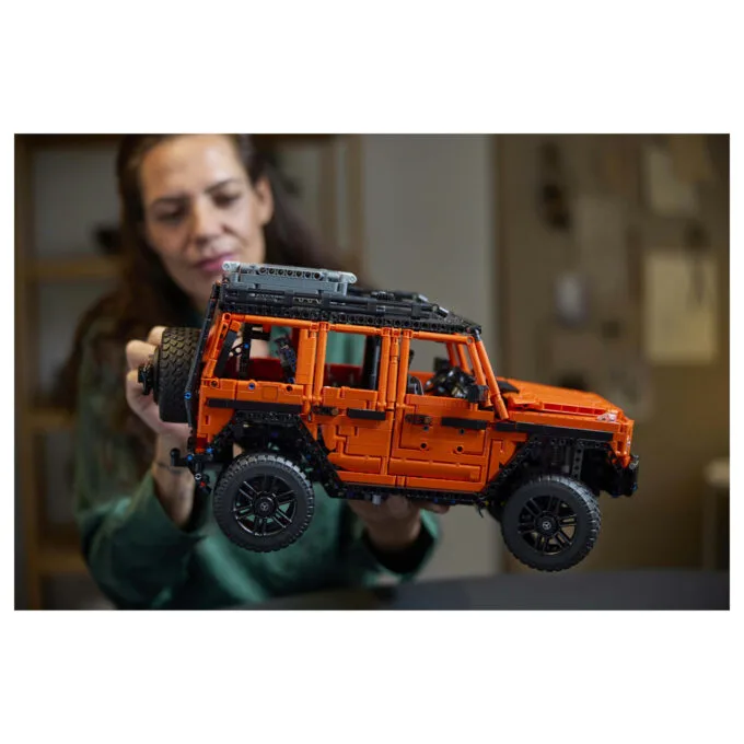 LEGO Technic Mercedes-Benz G500 Professional Line 42177 — image 39