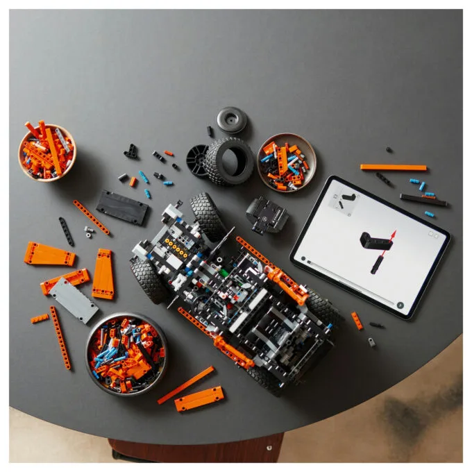 LEGO Technic Mercedes-Benz G500 Professional Line 42177 — image 40