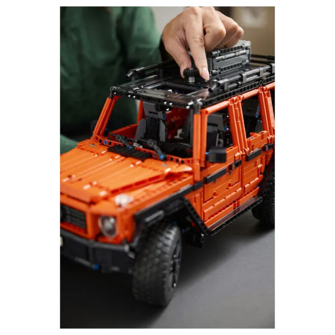 LEGO Technic Mercedes-Benz G500 Professional Line 42177 — image 10