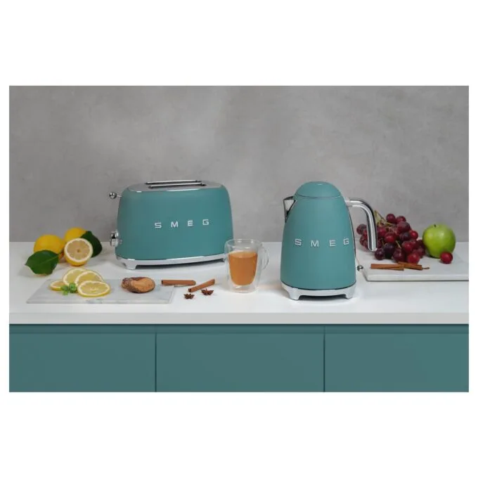 SMEG KLF03EGMEU Wasserkocher Smaragdgrün, sthetik im Stil der 50er Jahre — image 12