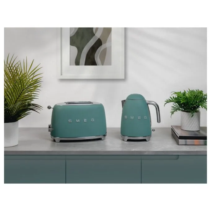 SMEG KLF03EGMEU Wasserkocher Smaragdgrün, sthetik im Stil der 50er Jahre — image 16